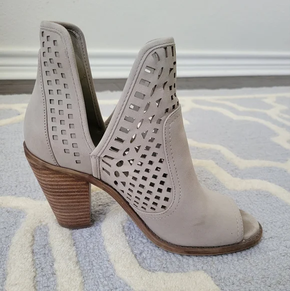 Jessica Simpson Peep Toe Shooties - Picture 4 of 12